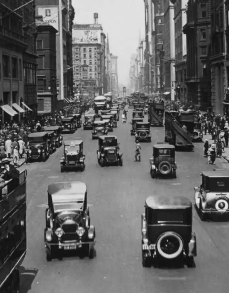 Fifth Avenue in 1925